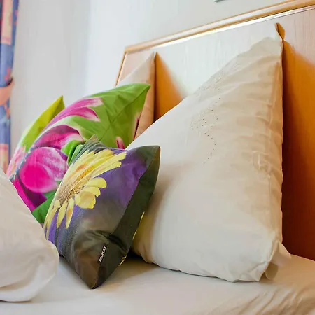 Gaestehaus Herrmann 招待所 特拉本特拉巴赫